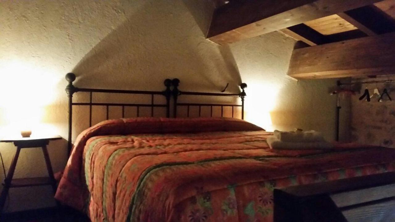 La Casa Su Le Dimore Del Borgo サント・ステーファノ・ディ・セッサーニオ エクステリア 写真
