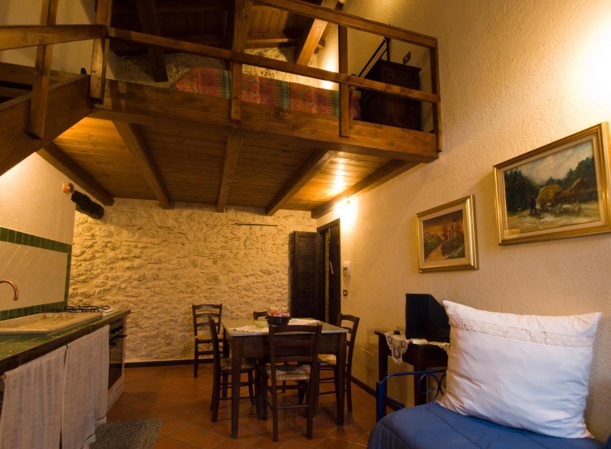 La Casa Su Le Dimore Del Borgo サント・ステーファノ・ディ・セッサーニオ エクステリア 写真