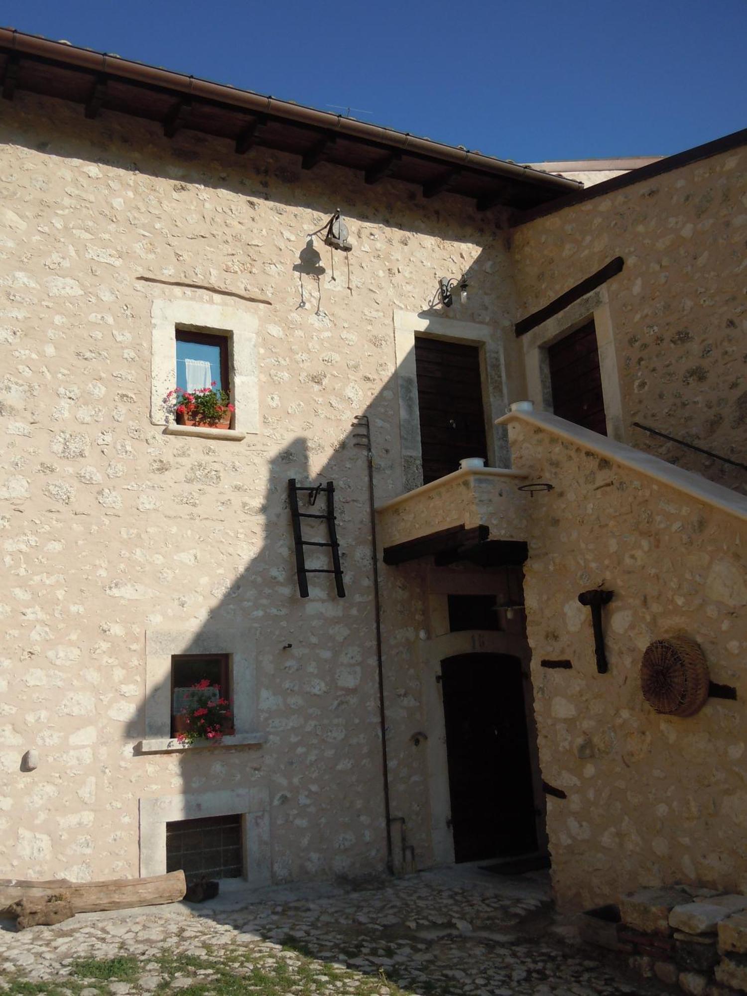 La Casa Su Le Dimore Del Borgo サント・ステーファノ・ディ・セッサーニオ エクステリア 写真