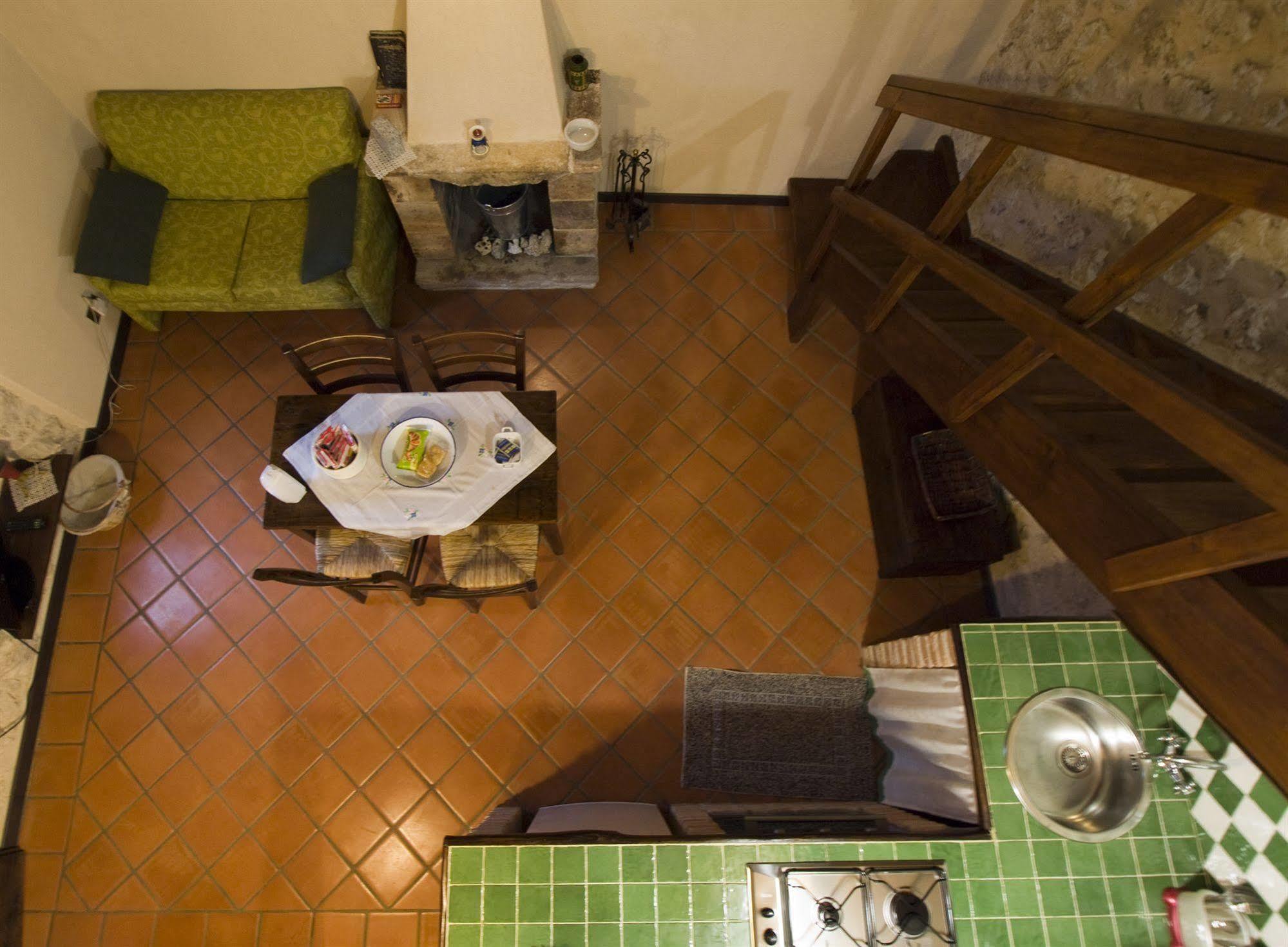 La Casa Su Le Dimore Del Borgo サント・ステーファノ・ディ・セッサーニオ エクステリア 写真