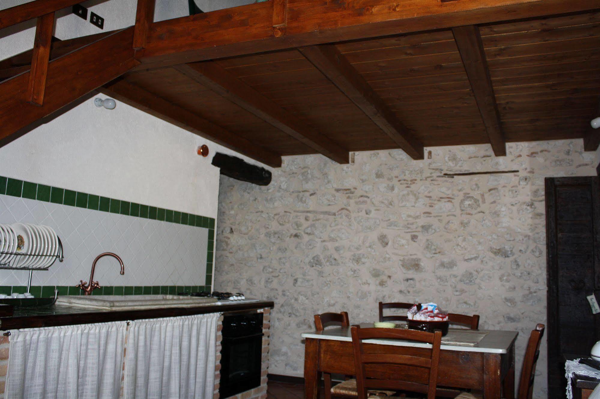 La Casa Su Le Dimore Del Borgo サント・ステーファノ・ディ・セッサーニオ エクステリア 写真